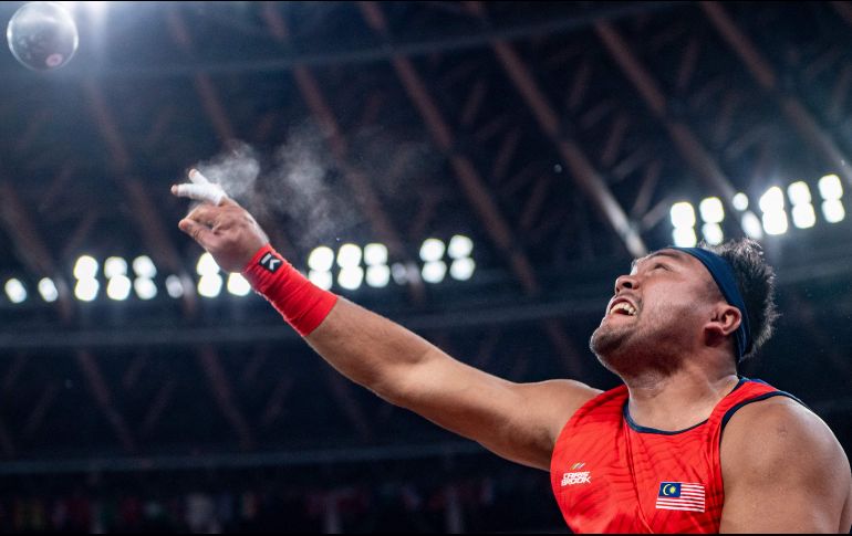 El lanzador de bala malasio Muhammad Ziyad Zolkefli parecía haberse coronado campeón olímpico en la categoría F20, pero fue descalificado por haber llegado tarde a la competencia. AFP / P. Fong