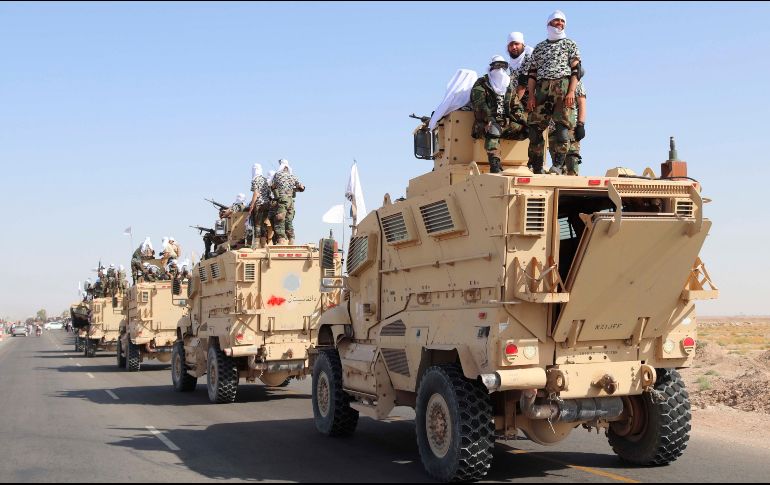 Los combatientes iban sentados al mando de los camiones que durante las dos décadas de conflicto utilizaron las fuerzas estadounidenses. EFE