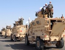 Los combatientes iban sentados al mando de los camiones que durante las dos décadas de conflicto utilizaron las fuerzas estadounidenses. EFE