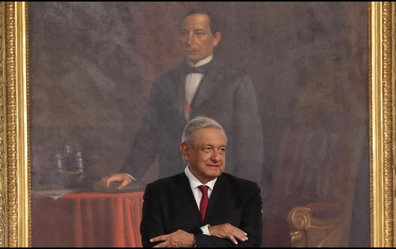 AMLO aseguró que ha cumplido 98 de los 100 compromisos que hizo en la plaza del Zócalo el día que se convirtió en Presidente. EFE / S. Gutiérrez