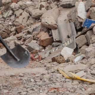 Deslizamiento de tierra por lluvias sepulta albergue de perritos en CDMX