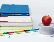 Los chicos de secundaria están en pleno desarrollo, por eso requieren una mayor porción de alimentos saludables en su refrigerio. ESPECIAL/Photo by Thomas Kolnowski on Unsplash.