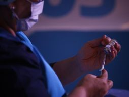 De acuerdo con distintos informes, la vacuna Moderna alcanza una efectividad de hasta el 94 por ciento. EFE/J. Roncoroni