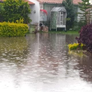 Desbordamiento de arroyo El Seco causa inundaciones en Tlaquepaque y Tlajomulco