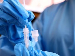 De acuerdo a la OMS, el nuevo linaje presenta mutaciones que podrían indicar un riesgo de resistencia a vacunas, aunque se necesitan estudios adicionales para determinarlo. AFP / ARCHIVO