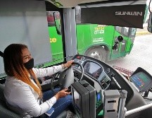 Vicky destaca que sus hijos se sienten orgullosos de ella, y convivir con los usuarios diariamente es su motivación. EL INFORMADOR/A. Camacho