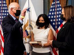 El 26 de agosto, Salazar presentó su juramento administrativo ante el Departamento de Estado. EFE/J. Lo Scalzo