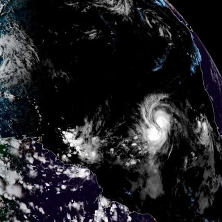 Huracán "Larry", en rumbo a convertirse en ciclón de categoría mayor en el Atlántico