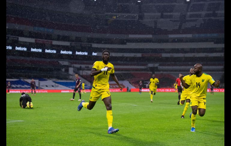 NO PERDONA. El Tri se equivocó en la zona defensiva y el delantero Shamar Amaro Nicholson lo materializó en el gol del empate. IMAGO7