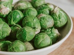 Las coles de Bruselas asadas pueden convertirse en un platillo para ti. ESPECIAL/Photo by Franzi Meyer on Unsplash.