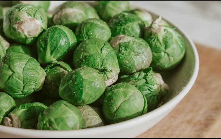 Las coles de Bruselas asadas pueden convertirse en un platillo para ti. ESPECIAL/Photo by Franzi Meyer on Unsplash.