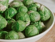 Las coles de Bruselas asadas pueden convertirse en un platillo para ti. ESPECIAL/Photo by Franzi Meyer on Unsplash.