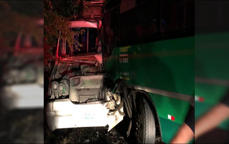 El accidente se registró antes de las 06:00 horas de este viernes en la carretera Tlajomulco a Santa Fe. ESPECIAL /