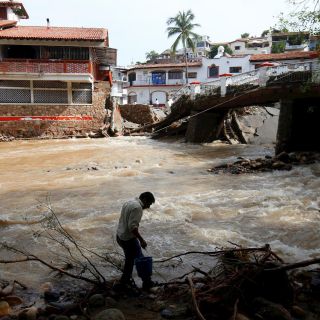Jalisco envía a Segob declaratoria de emergencia para 18 municipios por huracán "Nora"