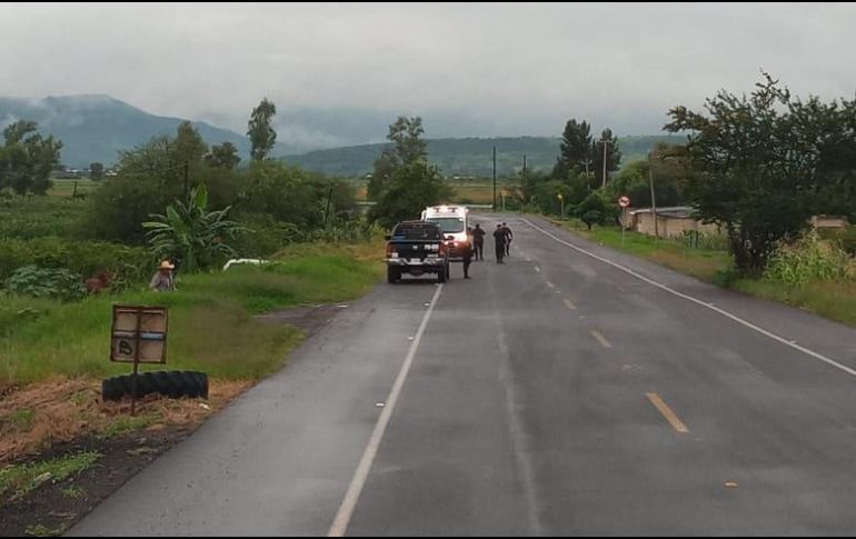 Uno de los oficiales resultó con lesiones y fue trasladado a un puesto de socorros local. ESPECIAL