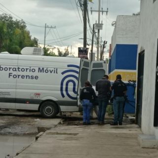 Localizan cuatro cadáveres en dos vehículos en Tlaquepaque