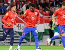 EL CASO. Medios británicos como la BBC y Sky News informaron de cánticos racistas y gritos que imitaban a monos dirigidos a los jugadores negros Jude Bellingham y Raheem Sterling. EFE/Zsolt Szigetvary