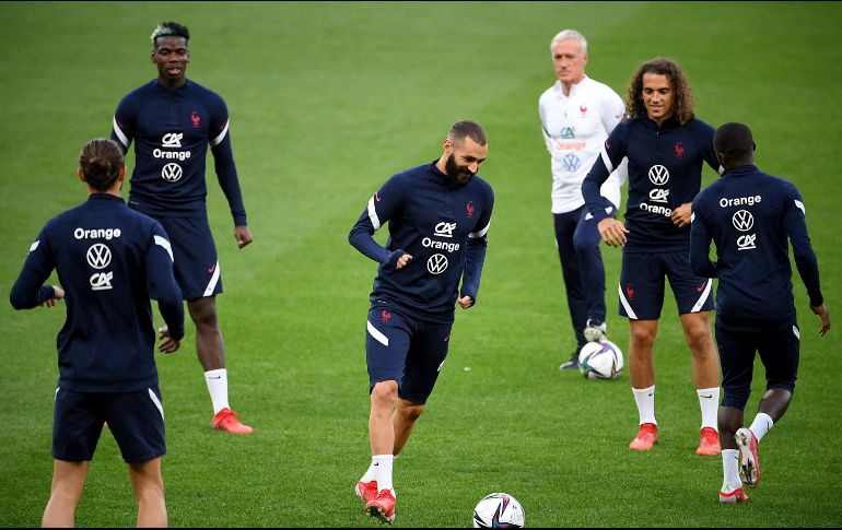Sin la presencia de Kylian Mbappé, Karim Benzema y Antoine Griezmann serán los responsables en ataque. AFP/F. Fife