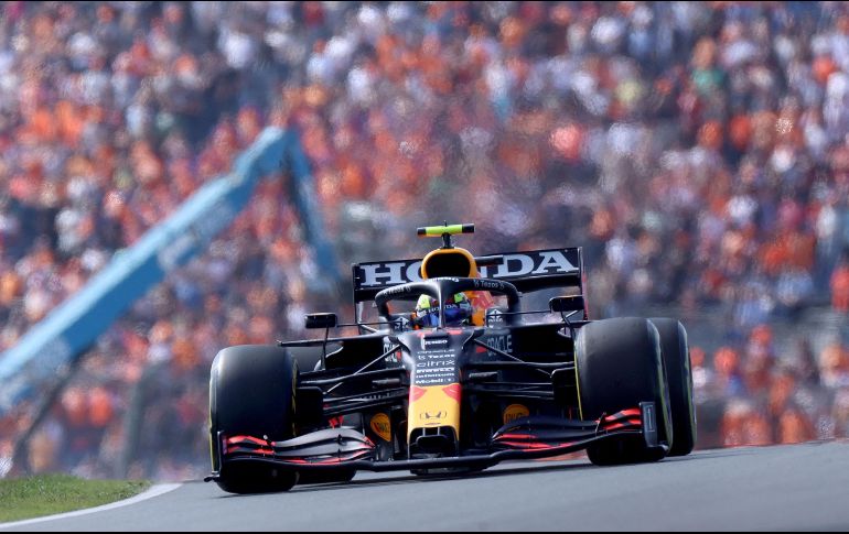 Sergio Pérez terminó a 0.903 milésimas del primer lugar, su compañero de equipo Max Verstappen. AFP/K. Tribouillard