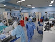 Al corte del 02 de mayo, la Secretaría de Salud Jalisco informó que la entidad acumula 710 mil 900 casos positivos de COVID-19, de los cuales 20 mil 16 personas perdieron la vida. EFE / ARCHIVO