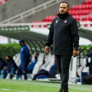 Samayoa explota contra el arbitraje en el Clásico Tapatío