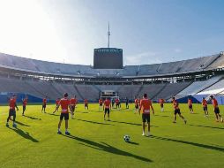 Listos. El Guadalajara quiere recobrar un poco de confianza con este duelo. @Chivas
