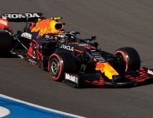 Red Bull aprovechó la mala clasificación de “Checo” Pérez (16º) para ofrecerle un nuevo motor. AP / ARCHIVO