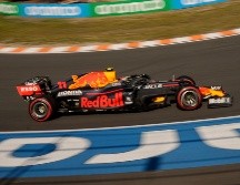 “Checo” Pérez arrancó desde la última posición tras ser penalizado en la parrilla de salida por su cuarto cambio de motor en la temporada. AP / F. Seco