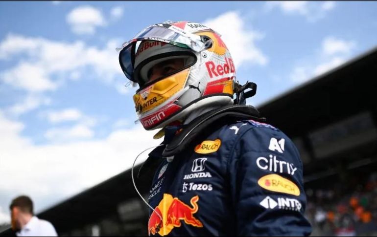 ”Checo” Pérez remontó 12 posiciones para terminar en a octava posición. AFP / ARCHIVO