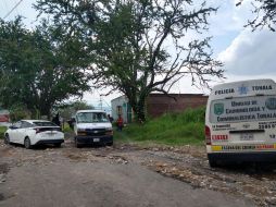 Peritos del Instituto Jalisciense de Ciencias Forenses acudieron al lugar para recabar indicios. ESPECIAL /