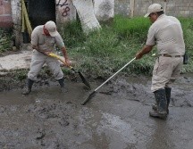Trabajos este domingo para desazolvar una calle en la zona afectada en Tlaquepaque.  ESPECIAL/Gobierno de Tlaquepaque