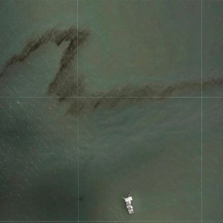Huracán "Ida" provoca derrame de petróleo en Golfo de México