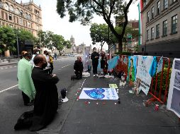 Con imágenes religiosas y rosarios, los manifestantes pidieron a la Suprema Corte que no avale ese fallo. EFE / S.Gutiérrez