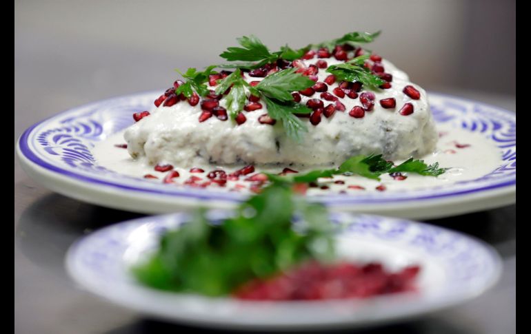 Una “creación” que combina dos grandes tesoros del sabor nacional comienza a volverse viral. EFE/ H. Ríos