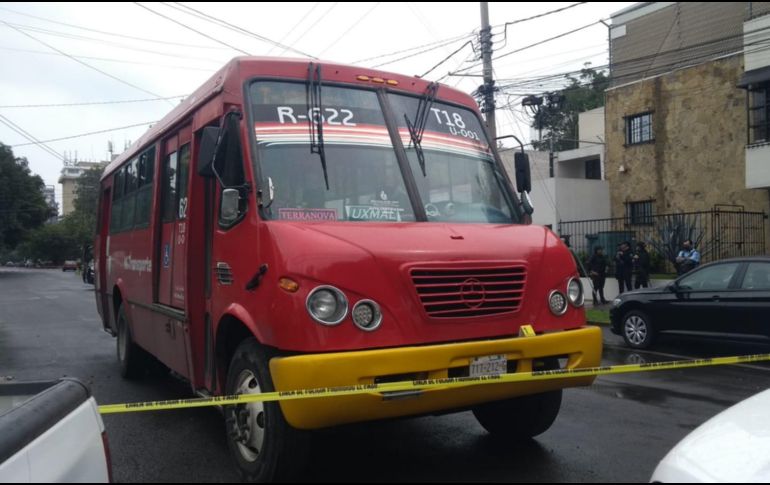 El accidente ocurrió la mañana de este lunes en el cruce de Circunvalación Agustín Yáñez y Avenida La Paz. ESPECIAL /