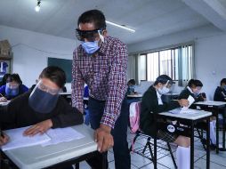Estiman que los menores ya venían contagiados desde antes del regreso a las aulas, pero afortunadamente fueron detectados a tiempo en los filtros sanitarios. EFE/L. Ramírez
