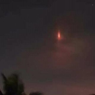 Captan extraño destello rojo en el cielo de Oaxaca