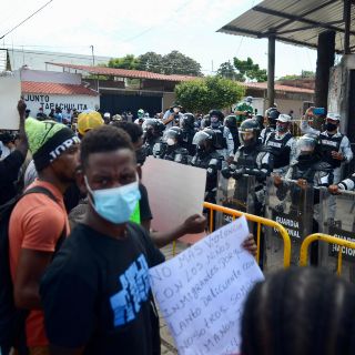 No se puede abrir frontera sur, se debe cuidar a migrantes: AMLO