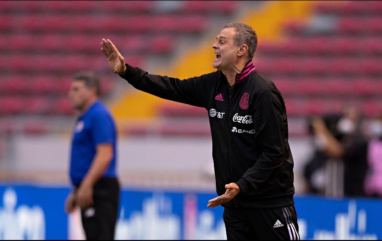 PUEDEN MEJORAR. A pesar del paso perfecto que tiene el equipo mexicano, 'El Flaco' Theiler sabe que cuentan con los futbolistas para jugar mejor. IMAGO7