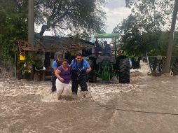 El municipio informó que personal de bomberos municipal, así como de Obras Públicas y del Sistema DIF Tlajomulco, se encuentran realizando la revisión de la zona para determinar las afectaciones. ESPECIAL