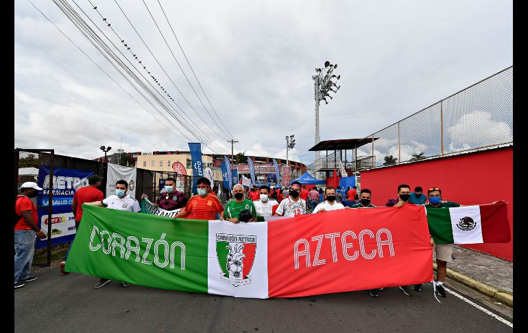 AMBIENTE. Antes del encuentro, la afición mexicana se hizo sentir para apoyar al conjunto nacional. IMAGO7