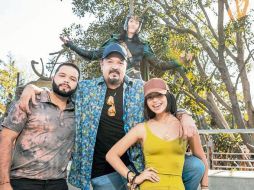 Leonardo, Pepe y Ángela. Posando con “Loki”, personaje de Marvel. Cortesía