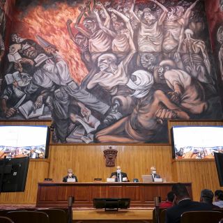 Retan al gobernador a debatir de recursos de UdeG y megadeuda