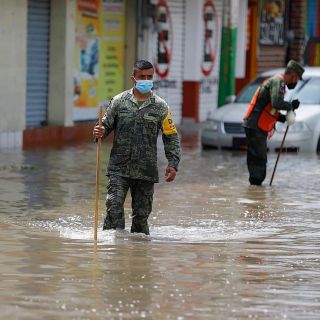 AMLO cuestiona a críticos que lo acusan de militarizar al país