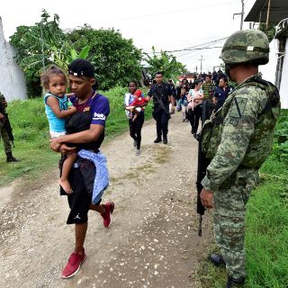 Sin denuncias que acusen a militares de dar migrantes al crimen organizado: AMLO