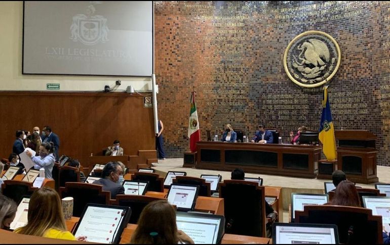 El acuerdo avanzó con 24 votos, de las fracciones de MC y PAN, cuatro en contra de legisladoras de Morena y cinco abstenciones del PRI y legisladores sin partido. ESPECIAL /