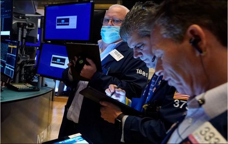 El dólar pierde terreno frente al euro. AP/ R. Drew