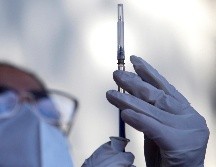 Habitantes de Guadalajara, Zapopan, El Salto, Tlajomulco, Tlaquepaque y Tonalá que cumplan los requisitos podrán hacer cita para la segunda dosis de la vacuna. AFP/ARCHIVO