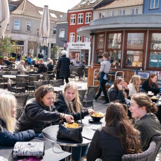 El país europeo que vuelve a la vida antes de la pandemia