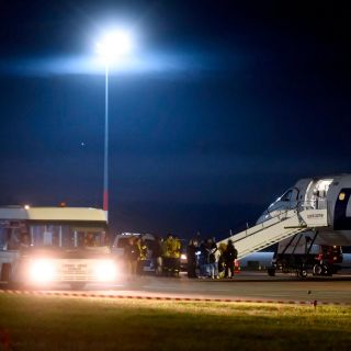 EU suspende vuelos de evacuación de afganos tras casos de sarampión